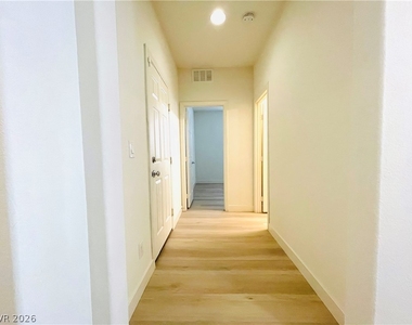 9206 Valley Betica Avenue - Photo Thumbnail 5
