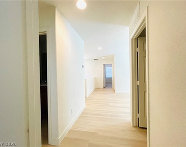 9206 Valley Betica Avenue - Photo Thumbnail 9