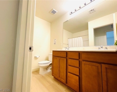 9206 Valley Betica Avenue - Photo Thumbnail 10