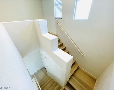 9206 Valley Betica Avenue - Photo Thumbnail 7