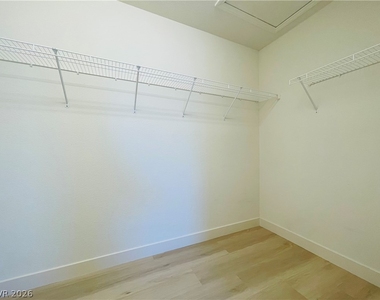 9206 Valley Betica Avenue - Photo Thumbnail 17