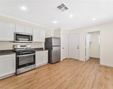 8632 Majestic Pine Avenue - Photo Thumbnail 4