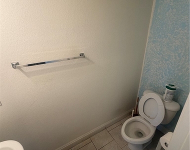 6131 Windmill Island Avenue - Photo Thumbnail 16