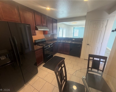 6131 Windmill Island Avenue - Photo Thumbnail 4