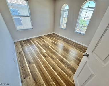 4972 W Moberly Avenue - Photo Thumbnail 9