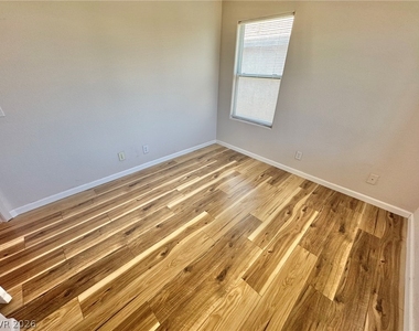4972 W Moberly Avenue - Photo Thumbnail 12