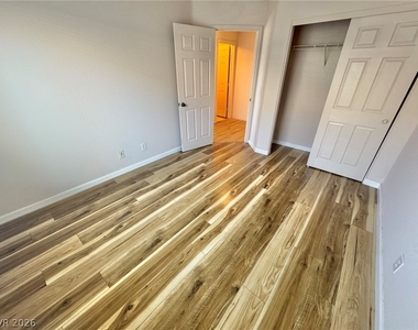 4972 W Moberly Avenue - Photo Thumbnail 16