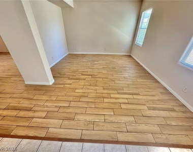 4972 W Moberly Avenue - Photo Thumbnail 4