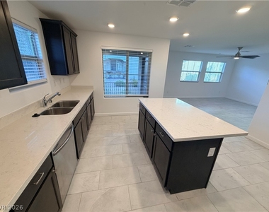 815 Watford Place - Photo Thumbnail 16
