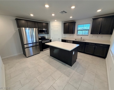 815 Watford Place - Photo Thumbnail 13
