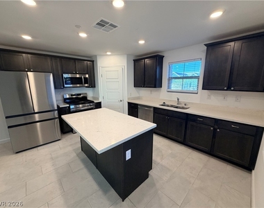 815 Watford Place - Photo Thumbnail 17