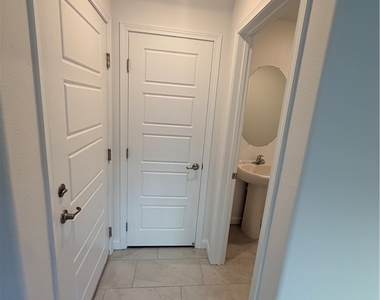 815 Watford Place - Photo Thumbnail 7