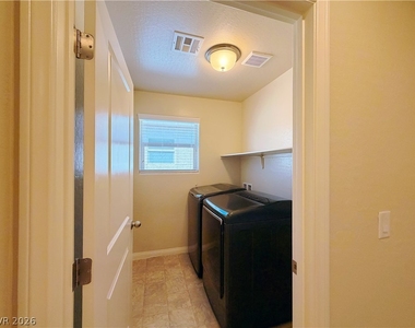 8938 Whitten Park Avenue - Photo Thumbnail 16
