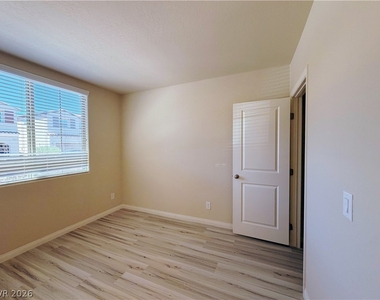 8938 Whitten Park Avenue - Photo Thumbnail 4