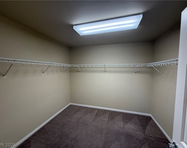 6083 Crown Palms Avenue - Photo Thumbnail 13