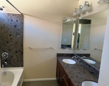 6083 Crown Palms Avenue - Photo Thumbnail 20