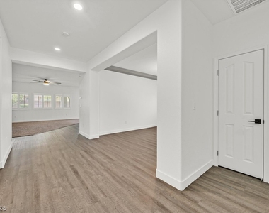 913 Hickory Park Street - Photo Thumbnail 3