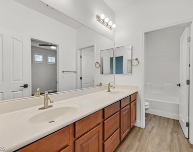 913 Hickory Park Street - Photo Thumbnail 12