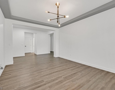 913 Hickory Park Street - Photo Thumbnail 6