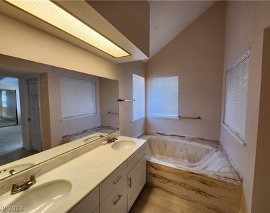 4732 Obannon Drive - Photo Thumbnail 13