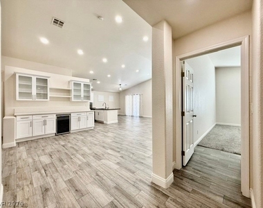 5731 Montezuma Creek Street - Photo Thumbnail 14