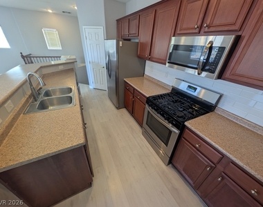 9120 Alpine Grove Avenue - Photo Thumbnail 5