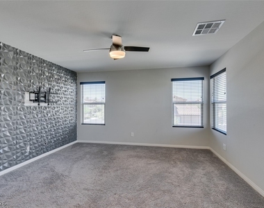 4348 Stardusk Falls Avenue - Photo Thumbnail 11