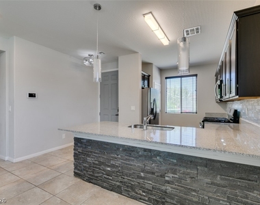 4348 Stardusk Falls Avenue - Photo Thumbnail 5