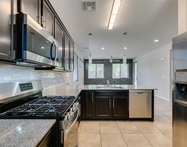 4348 Stardusk Falls Avenue - Photo Thumbnail 6