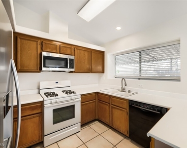 2709 Camphor Tree Street - Photo Thumbnail 5