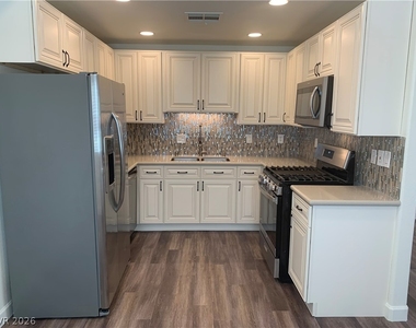 424 Pine Haven Street - Photo Thumbnail 4