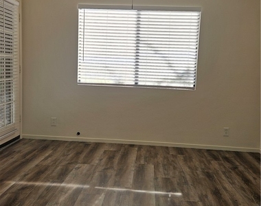3981 Delos Drive - Photo Thumbnail 8