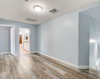 9975 Mills Reef Court - Photo Thumbnail 6