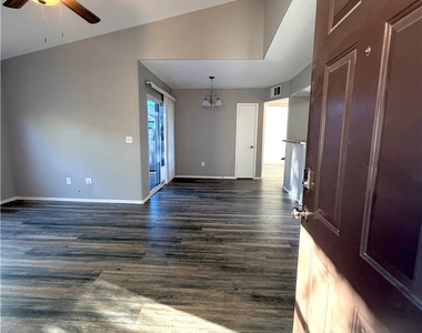 7255 W Sunset Road - Photo Thumbnail 3