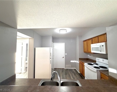 7255 W Sunset Road - Photo Thumbnail 13