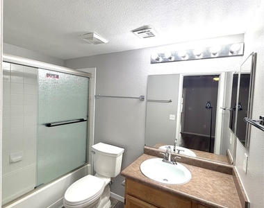 7255 W Sunset Road - Photo Thumbnail 11