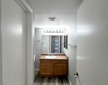 7255 W Sunset Road - Photo Thumbnail 22