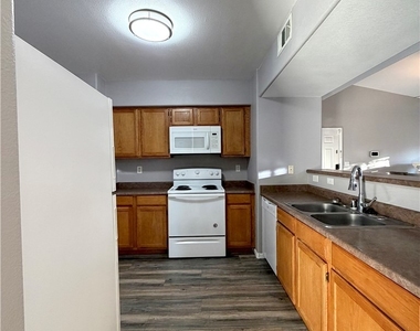 7255 W Sunset Road - Photo Thumbnail 15