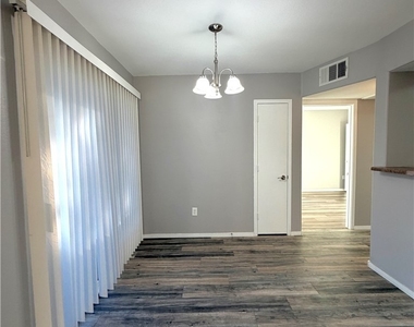 7255 W Sunset Road - Photo Thumbnail 7