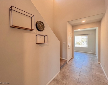 385 Canyon Mist Court - Photo Thumbnail 3