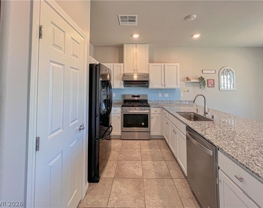 385 Canyon Mist Court - Photo Thumbnail 11