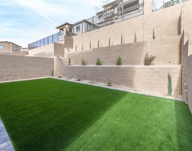 12412 Ocean Tiller Avenue - Photo Thumbnail 16