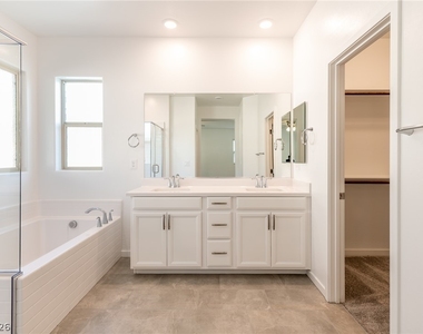 12412 Ocean Tiller Avenue - Photo Thumbnail 32