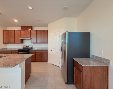 7008 Dandelion Park Avenue - Photo Thumbnail 11