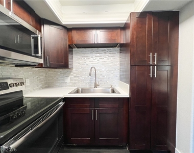 8410 Eldora Avenue - Photo Thumbnail 36