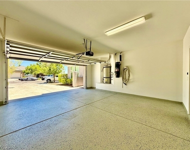 3347 Chesterbrook Court - Photo Thumbnail 12