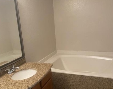1826 N Decatur Boulevard - Photo Thumbnail 11