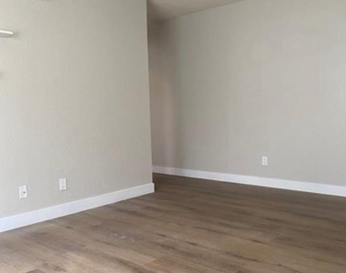 1826 N Decatur Boulevard - Photo Thumbnail 4