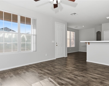 2529 Rainbow Cactus Court - Photo Thumbnail 4