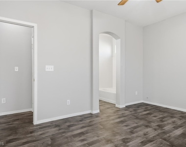 2529 Rainbow Cactus Court - Photo Thumbnail 13